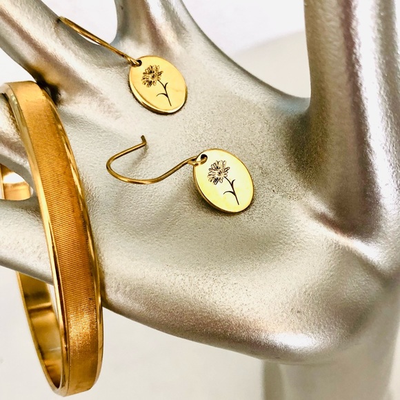 Vintage Signed Bracelet & Dainty Etched Flower Earrings - Picture 2 of 11